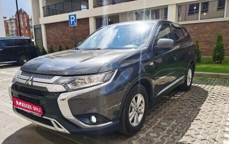 Mitsubishi Outlander III рестайлинг 3, 2019 год, 1 890 000 рублей, 7 фотография