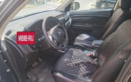 Mitsubishi Outlander III рестайлинг 3, 2019 год, 1 890 000 рублей, 9 фотография