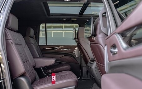 Cadillac Escalade V, 2024 год, 13 900 000 рублей, 26 фотография