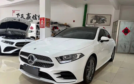 Mercedes-Benz A-Класс, 2022 год, 1 980 000 рублей, 2 фотография