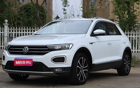 Volkswagen T-Roc I, 2023 год, 1 400 000 рублей, 1 фотография