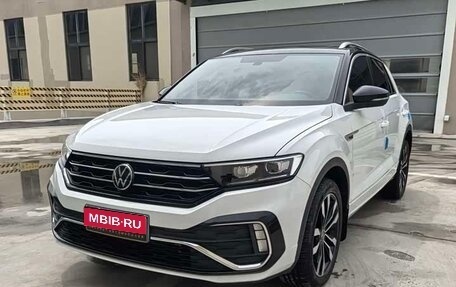 Volkswagen T-Roc I, 2023 год, 1 360 000 рублей, 1 фотография