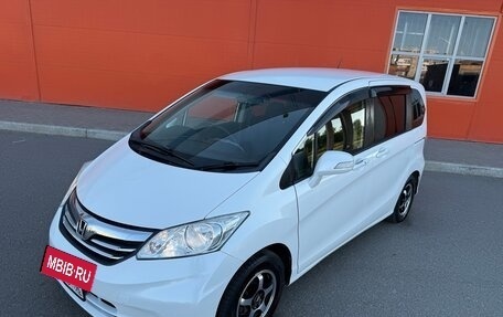 Honda Freed I, 2013 год, 950 000 рублей, 2 фотография