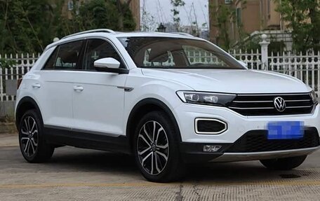 Volkswagen T-Roc I, 2023 год, 1 400 000 рублей, 3 фотография