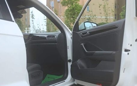 Volkswagen T-Roc I, 2023 год, 1 400 000 рублей, 12 фотография