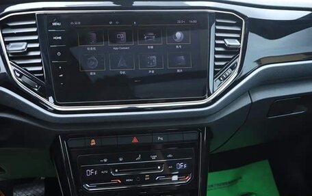 Volkswagen T-Roc I, 2023 год, 1 400 000 рублей, 10 фотография