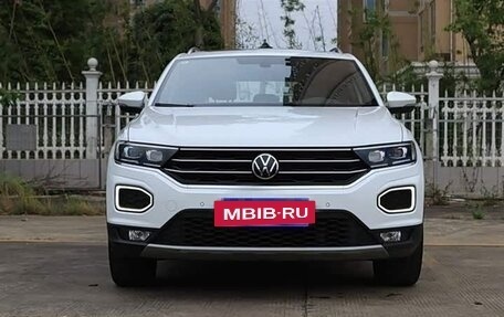 Volkswagen T-Roc I, 2023 год, 1 400 000 рублей, 2 фотография