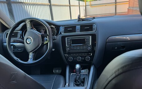 Volkswagen Jetta VI, 2016 год, 1 550 000 рублей, 3 фотография
