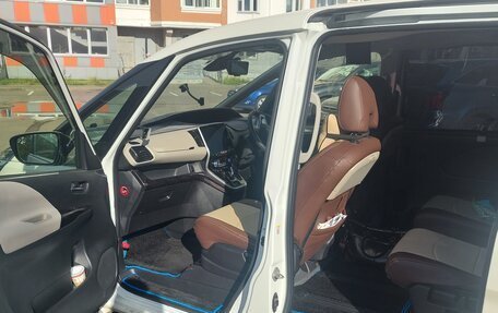 Nissan Serena IV, 2018 год, 2 350 000 рублей, 23 фотография