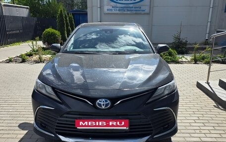 Toyota Camry, 2023 год, 3 700 000 рублей, 2 фотография