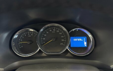 Renault Logan II, 2016 год, 750 000 рублей, 11 фотография