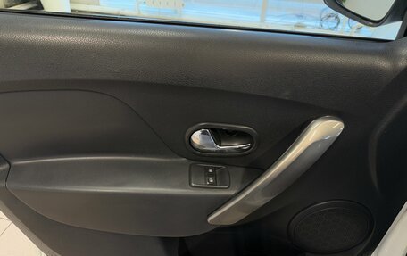 Renault Logan II, 2016 год, 750 000 рублей, 14 фотография