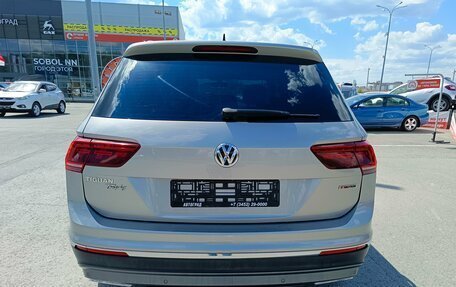 Volkswagen Tiguan II, 2018 год, 2 749 995 рублей, 6 фотография