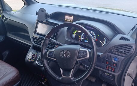 Toyota Voxy III, 2014 год, 1 720 000 рублей, 2 фотография