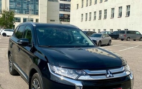 Mitsubishi Outlander III рестайлинг 3, 2018 год, 2 440 000 рублей, 1 фотография