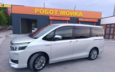 Toyota Voxy III, 2014 год, 1 720 000 рублей, 3 фотография