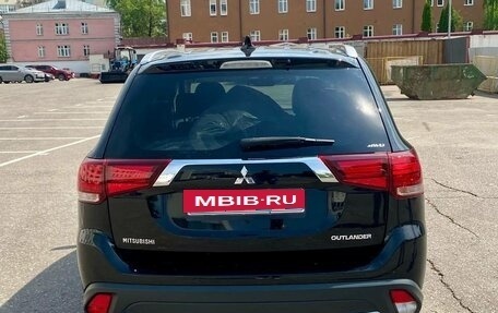 Mitsubishi Outlander III рестайлинг 3, 2018 год, 2 440 000 рублей, 4 фотография