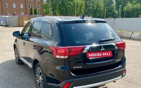 Mitsubishi Outlander III рестайлинг 3, 2018 год, 2 440 000 рублей, 6 фотография