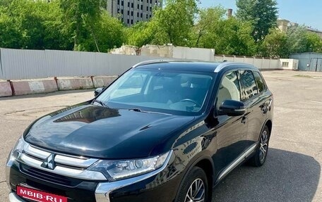Mitsubishi Outlander III рестайлинг 3, 2018 год, 2 440 000 рублей, 2 фотография