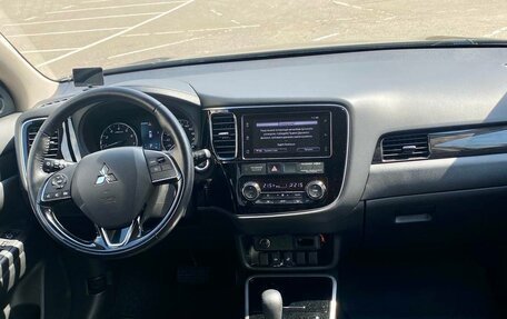 Mitsubishi Outlander III рестайлинг 3, 2018 год, 2 440 000 рублей, 9 фотография