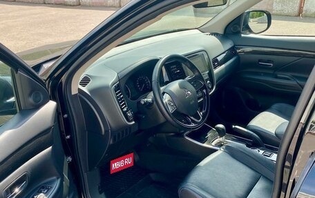 Mitsubishi Outlander III рестайлинг 3, 2018 год, 2 440 000 рублей, 7 фотография