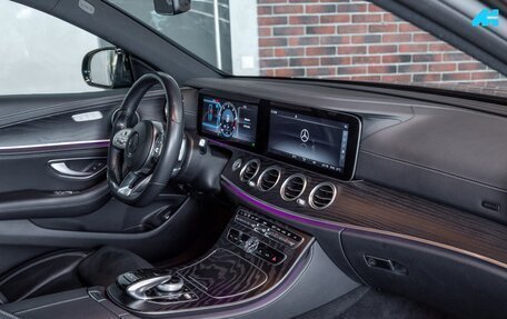 Mercedes-Benz E-Класс, 2019 год, 3 799 000 рублей, 30 фотография