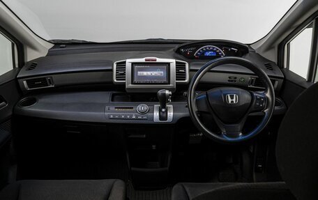 Honda Freed I, 2011 год, 900 000 рублей, 17 фотография