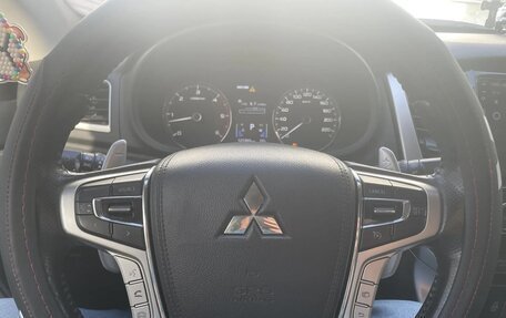 Mitsubishi Pajero Sport III рестайлинг, 2018 год, 2 970 000 рублей, 2 фотография
