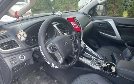 Mitsubishi Pajero Sport III рестайлинг, 2018 год, 2 970 000 рублей, 5 фотография