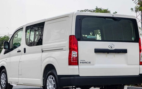 Toyota HiAce H300, 2026 год, 4 600 000 рублей, 2 фотография