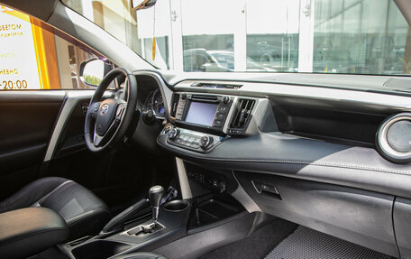 Toyota RAV4, 2015 год, 2 175 000 рублей, 22 фотография