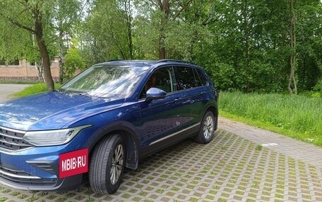 Volkswagen Tiguan II, 2021 год, 2 330 000 рублей, 1 фотография