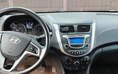 Hyundai Solaris II рестайлинг, 2013 год, 600 000 рублей, 6 фотография