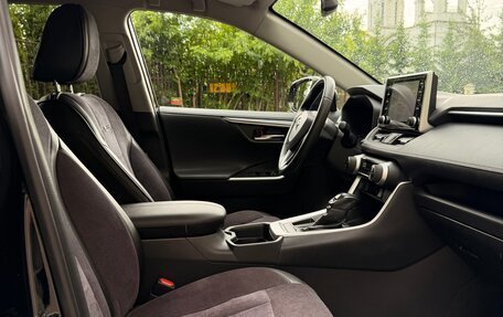 Toyota RAV4, 2021 год, 3 300 000 рублей, 8 фотография