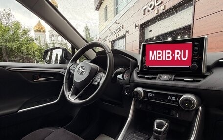 Toyota RAV4, 2021 год, 3 300 000 рублей, 6 фотография