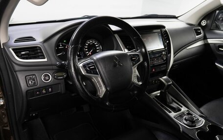 Mitsubishi Pajero Sport III рестайлинг, 2019 год, 3 299 000 рублей, 10 фотография