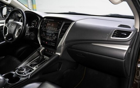 Mitsubishi Pajero Sport III рестайлинг, 2019 год, 3 299 000 рублей, 18 фотография