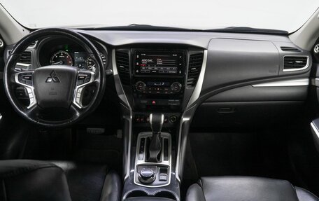 Mitsubishi Pajero Sport III рестайлинг, 2019 год, 3 299 000 рублей, 20 фотография