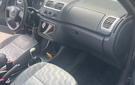 Skoda Fabia II, 2009 год, 400 000 рублей, 1 фотография