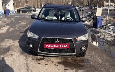 Mitsubishi Outlander III рестайлинг 3, 2011 год, 1 150 000 рублей, 14 фотография