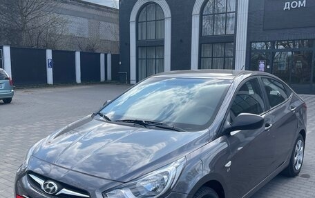 Hyundai Solaris II рестайлинг, 2011 год, 1 060 000 рублей, 2 фотография