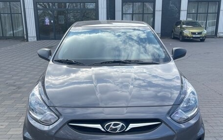 Hyundai Solaris II рестайлинг, 2011 год, 1 060 000 рублей, 3 фотография