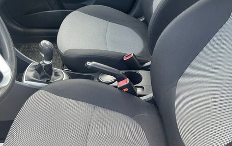Hyundai Solaris II рестайлинг, 2011 год, 1 060 000 рублей, 10 фотография