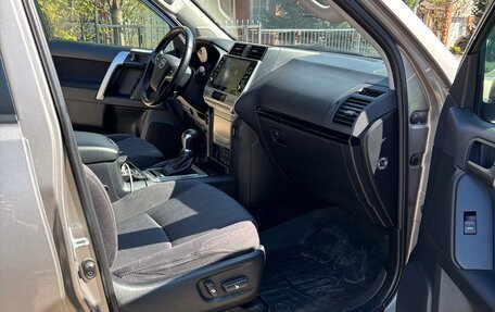 Toyota Land Cruiser Prado 150 рестайлинг 2, 2020 год, 6 450 000 рублей, 7 фотография