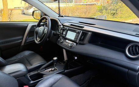 Toyota RAV4, 2015 год, 2 290 000 рублей, 5 фотография