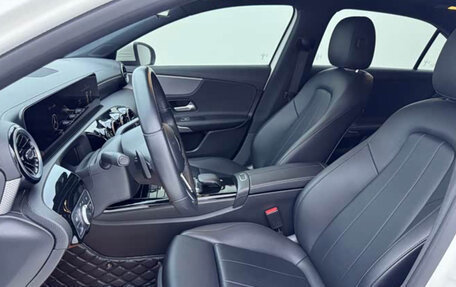Mercedes-Benz A-Класс, 2022 год, 2 100 000 рублей, 10 фотография