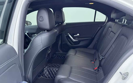 Mercedes-Benz A-Класс, 2022 год, 2 100 000 рублей, 22 фотография