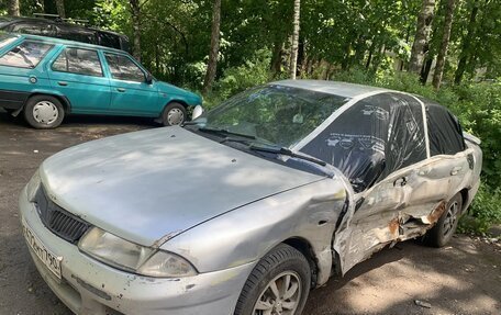 Mitsubishi Carisma I, 1998 год, 110 000 рублей, 3 фотография