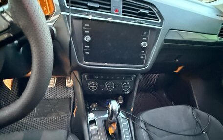 Volkswagen Tiguan II, 2018 год, 2 900 000 рублей, 23 фотография