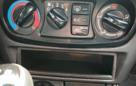 Nissan Almera, 2005 год, 299 000 рублей, 21 фотография
